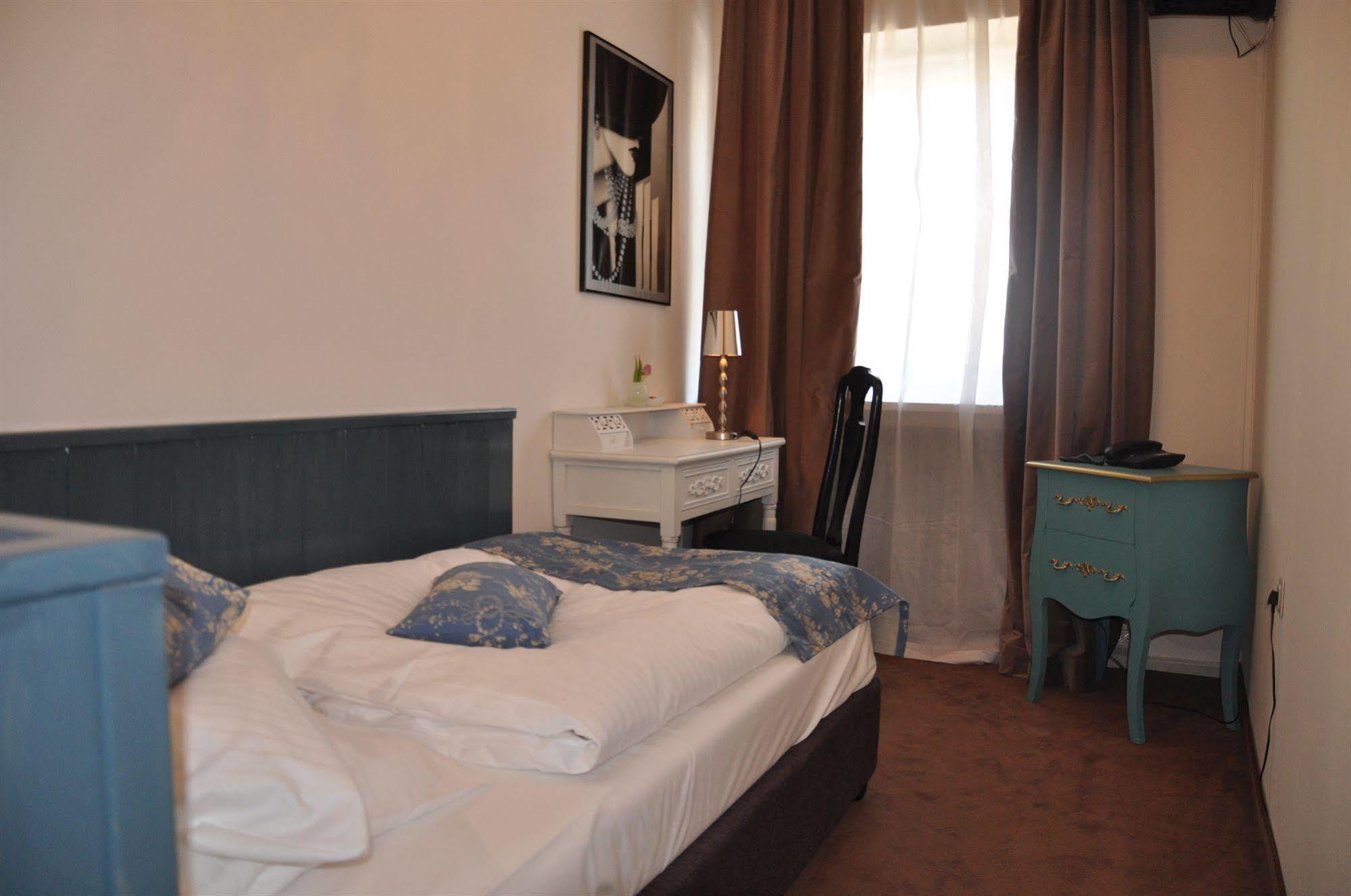 Hotel In 3*